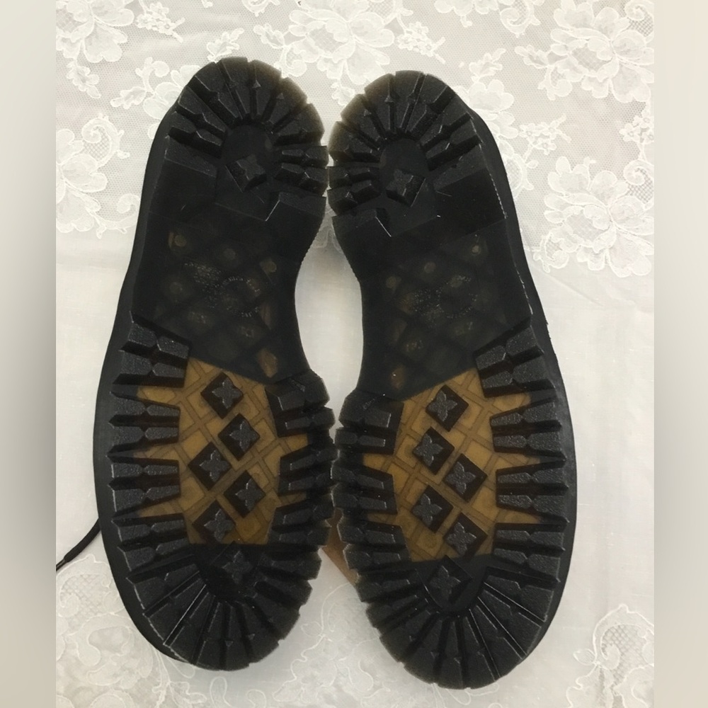 Dr. Martens Tan Leather Interior - Picture 2 of 10